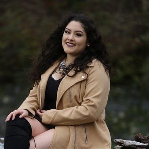 Meet your Posher, Daniela